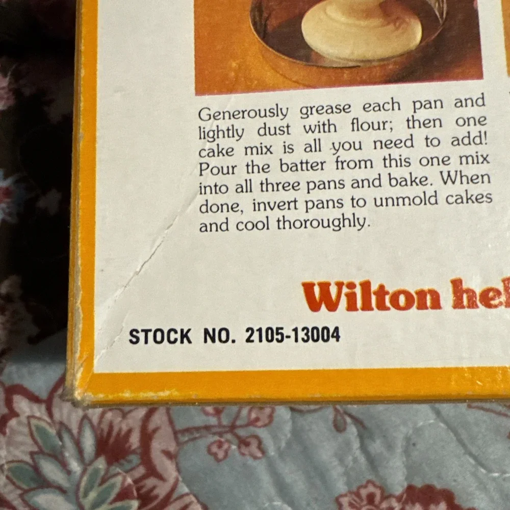 Vtg Wilton Cake Decorating Set READ